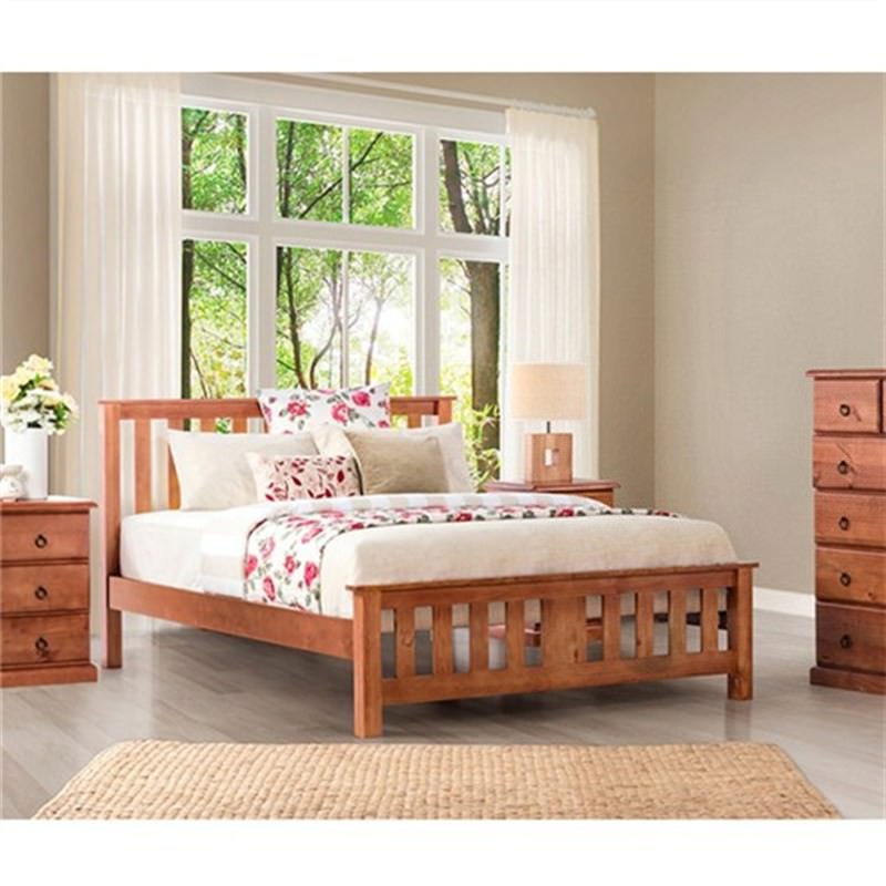 Carrington New Zealand Pine Queen Bed in Golden Oak