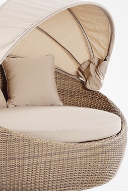 DAY BEDS & SUN LOUNGES