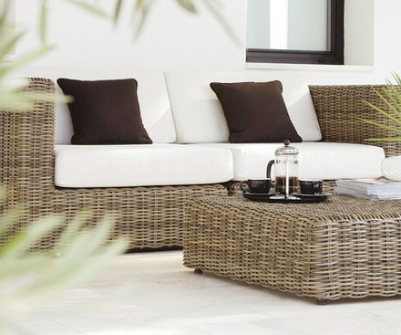 OUTDOOR SOFAS & LOUNGE SETS