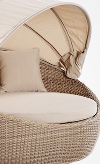 DAY BEDS & SUN LOUNGES